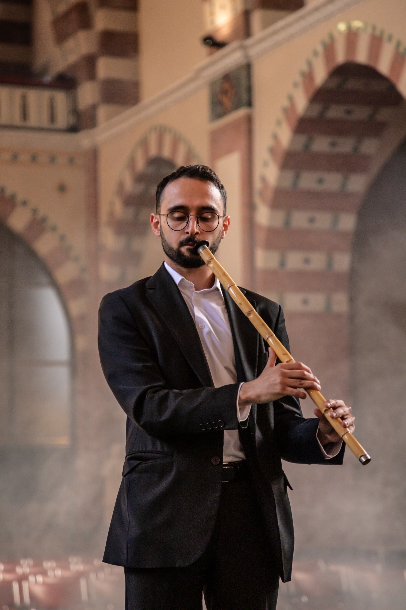 Şükrü Kirtiş performing the ney in concert