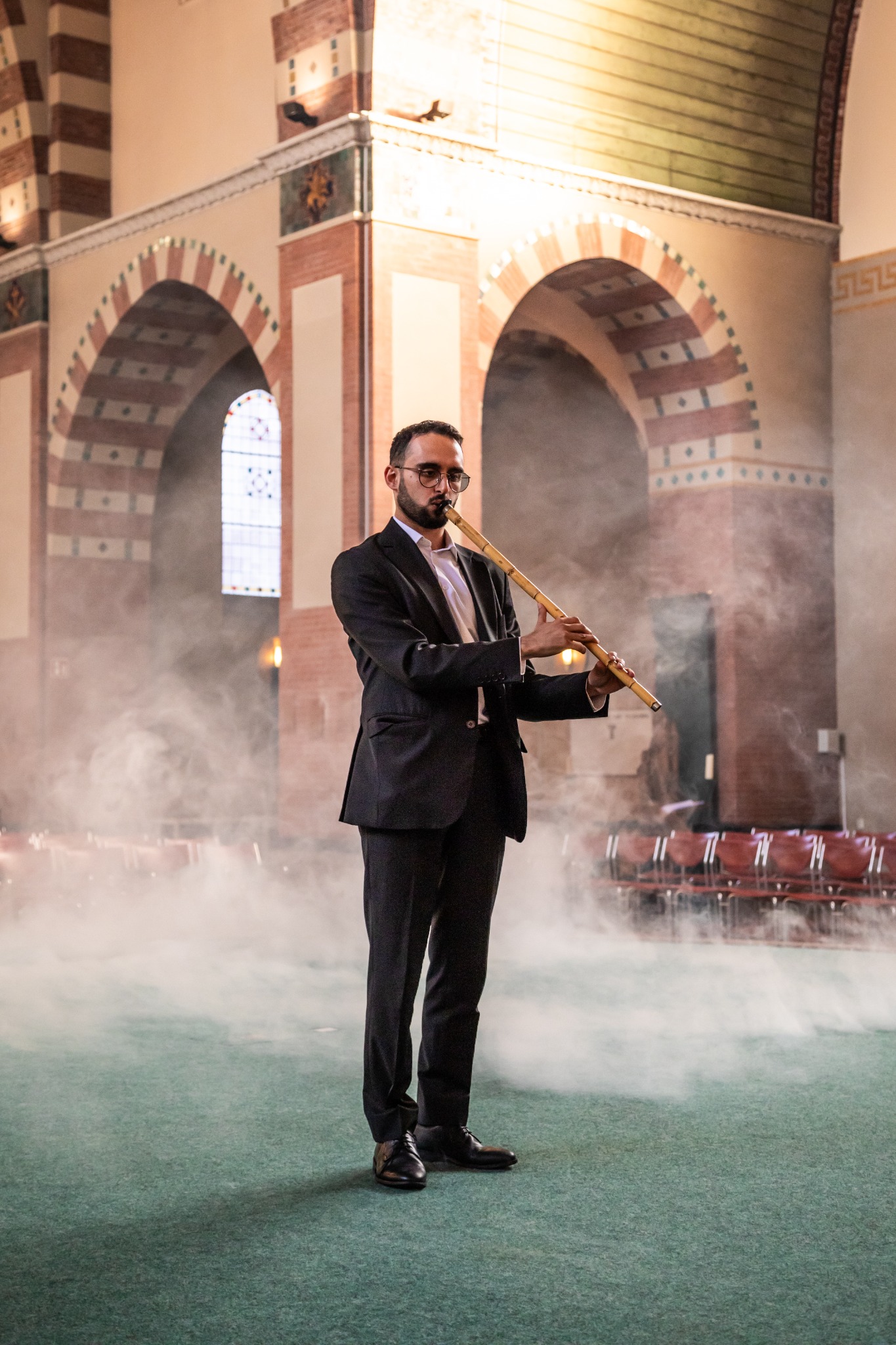 Full-length performance portrait of Şükrü Kirtiş